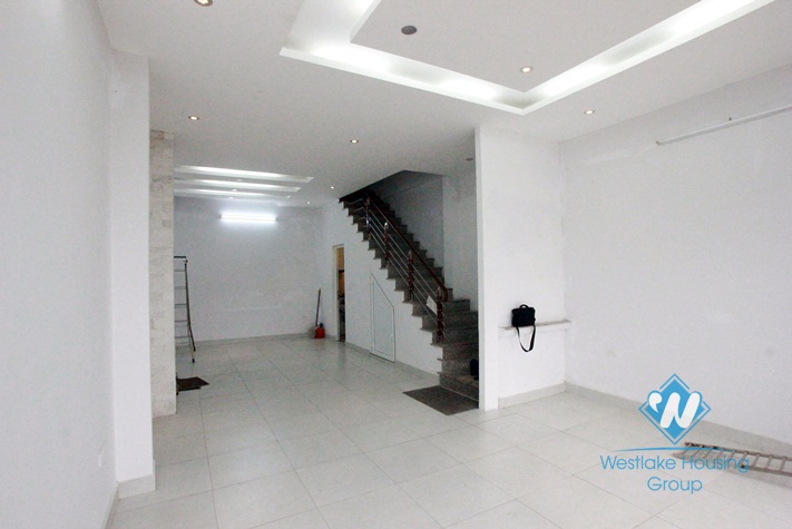 Cozy house for rent in Nghi Tam Village, Tay Ho, Hanoi